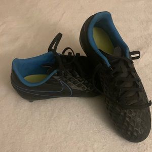 Nike Boys Tiempo Cleats size 6.5